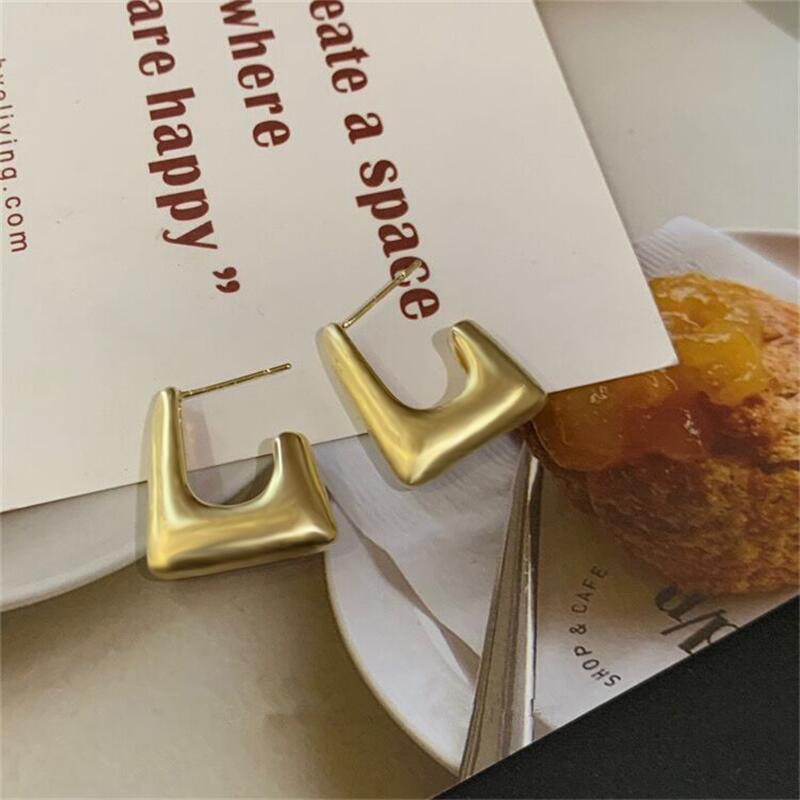 2025 Retro Minimalist Square Earrings Irregular Stud Earrings New Exaggerated Cold Wind Fashion Earring for Women Opening Accessories