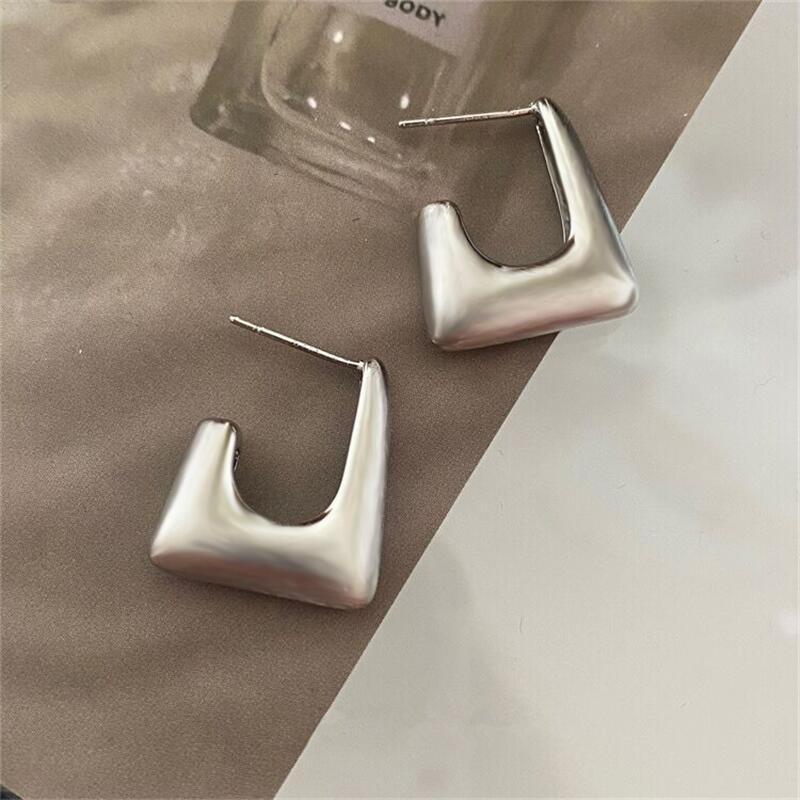 2025 Retro Minimalist Square Earrings Irregular Stud Earrings New Exaggerated Cold Wind Fashion Earring for Women Opening Accessories